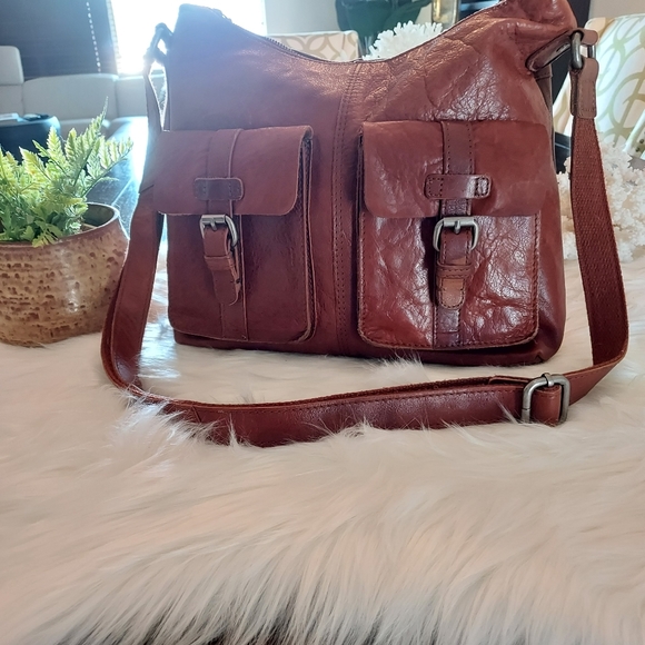 Spikes & Sparrow Whiskey Leather Crossbody Bag :Zip Closure: Snap Pocket Storage - Picture 3 of 16